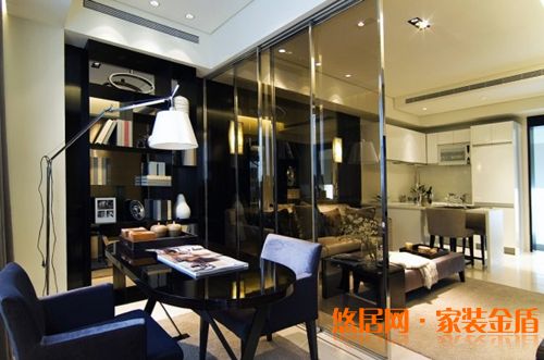 小戶型設計用玻璃有反光效果