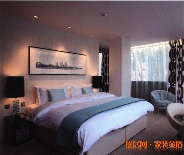 床頭要靠墻，不可有橫梁壓床