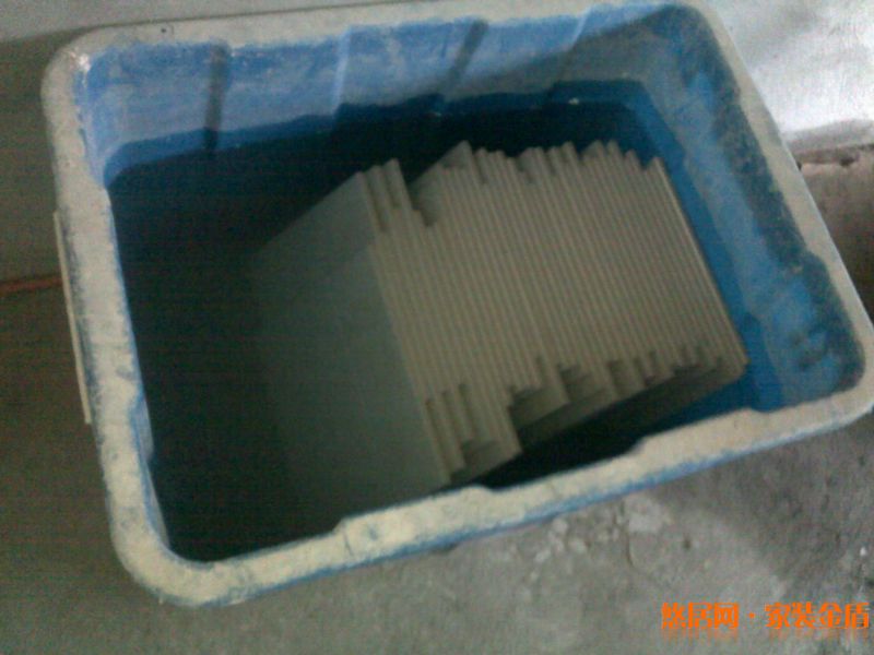 對墻面磚充分浸水