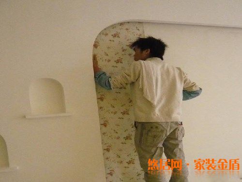 壁紙鋪貼注意點三：注意施工