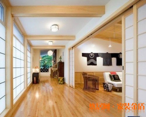 家中容易對地板造成傷害的事物有哪些？