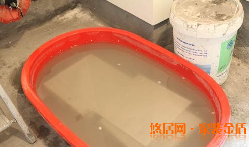 如何給瓷磚泡水？